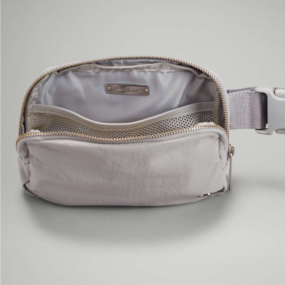 Lulu Lemon Seal Grey Everywhere Bag - Picture 3 of 3
